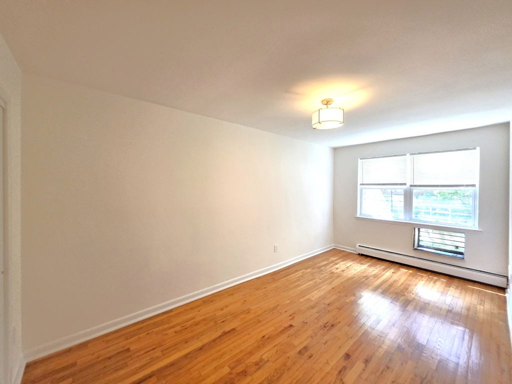 83-24 Talbot Street - Photo 6