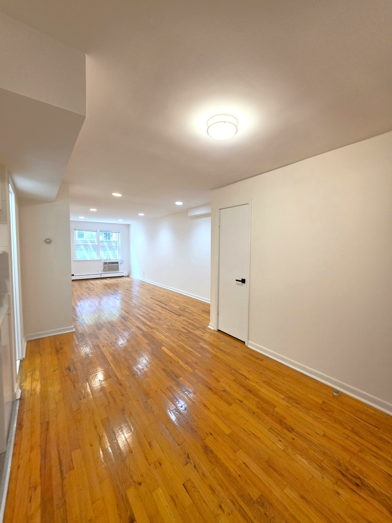 83-24 Talbot Street - Photo 3