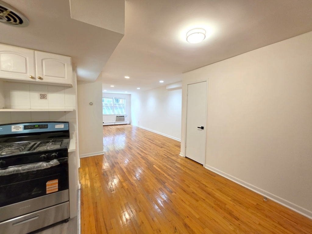 83-24 Talbot Street - Photo 1