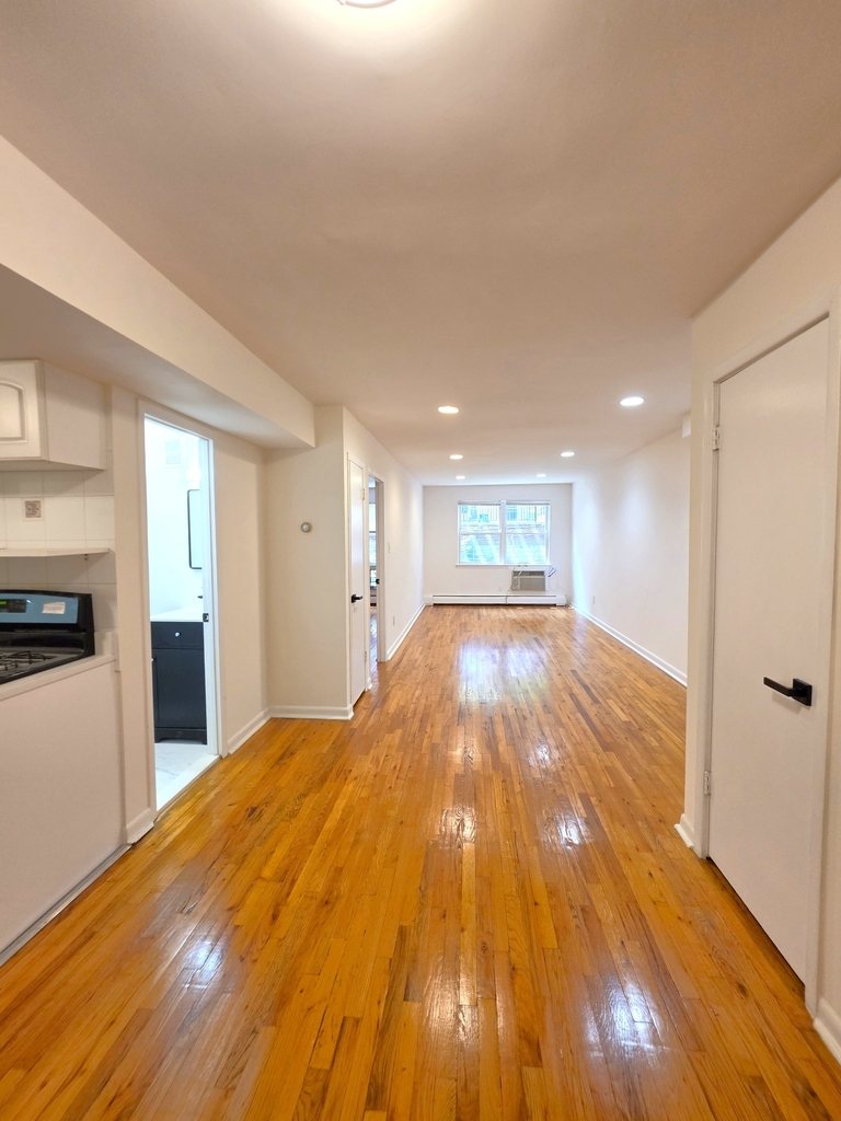 83-24 Talbot Street - Photo 2