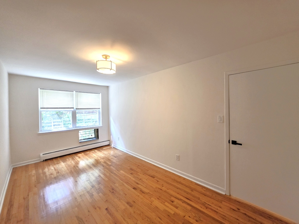 83-24 Talbot Street - Photo 7