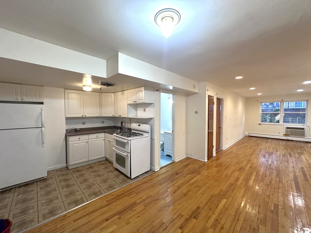 83-24 Talbot Street - Photo 1