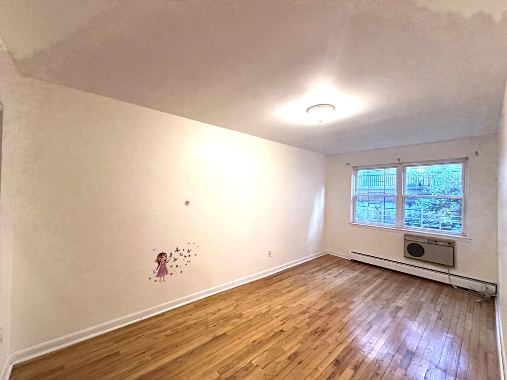 83-24 Talbot Street - Photo 3