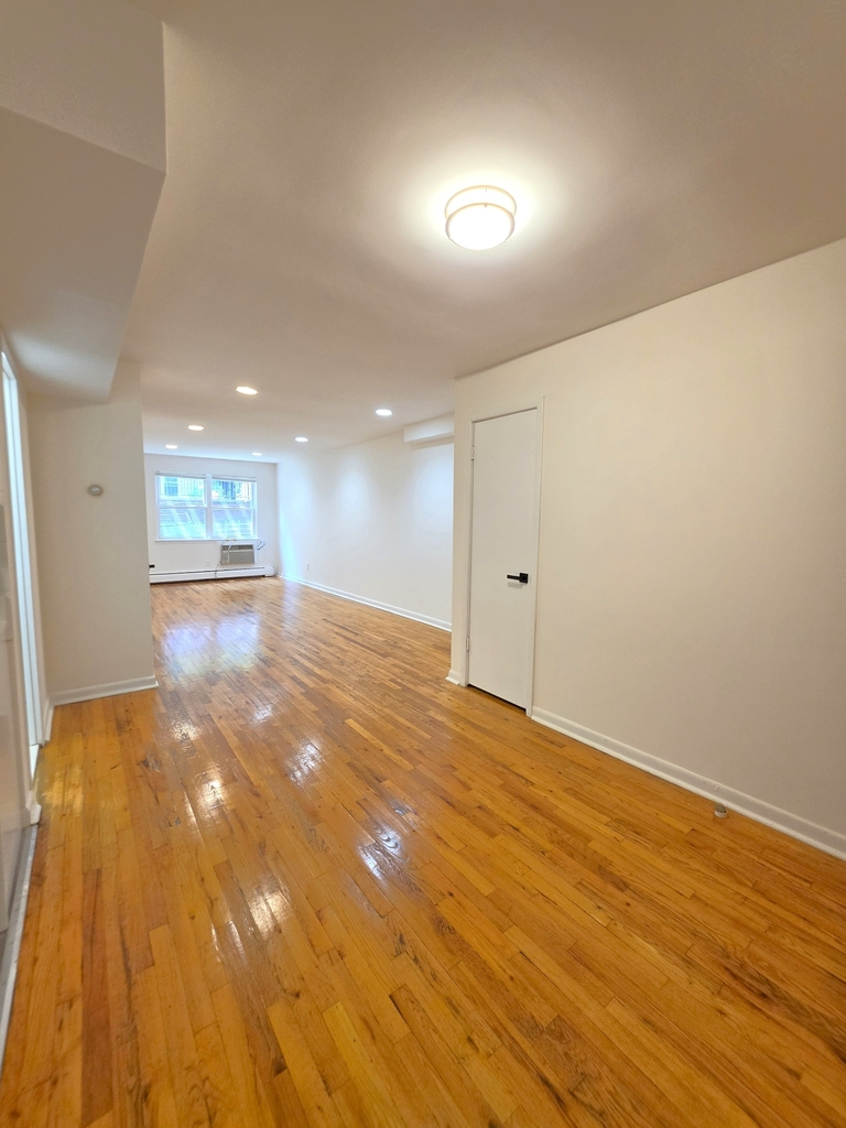 83-24 Talbot Street - Photo 4