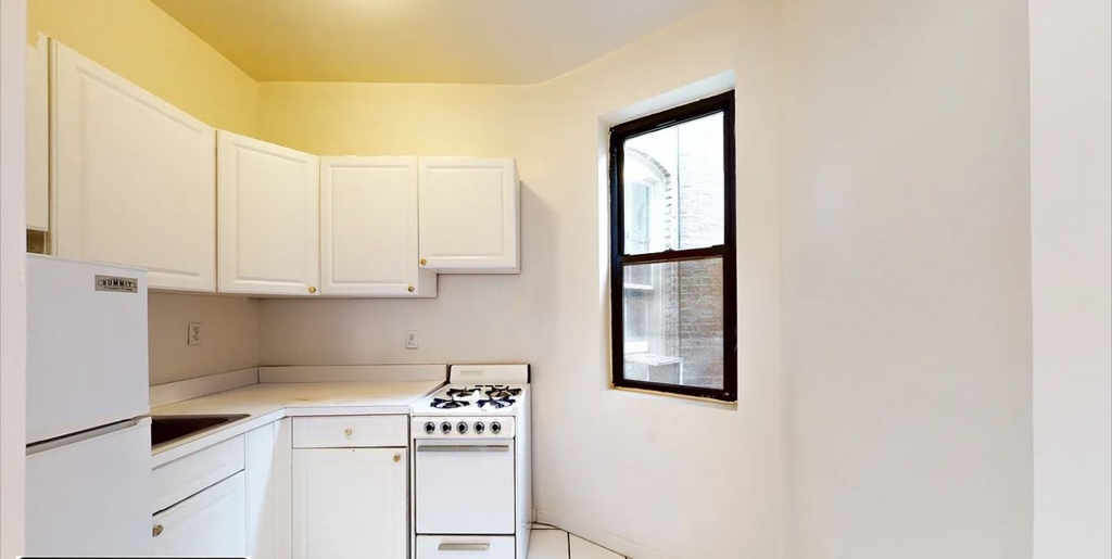 304 East 90th Street - Photo 2
