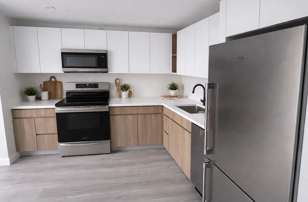 77 Commercial Street - Photo 2