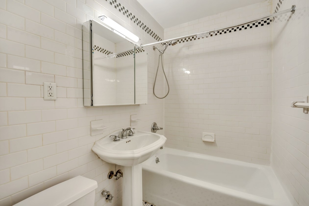 East 26th Street - Photo 3