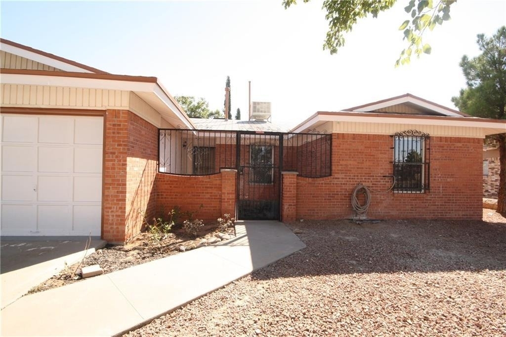 10804 Gloster Court - Photo 1