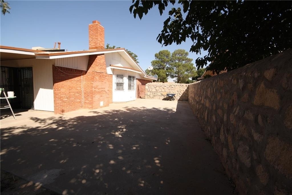 10804 Gloster Court - Photo 17