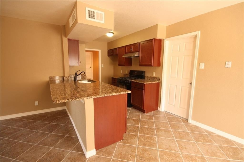 10804 Gloster Court - Photo 3