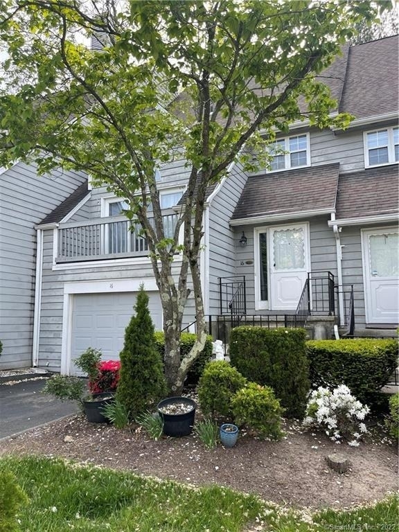 16 Hawley Glen - Photo 1