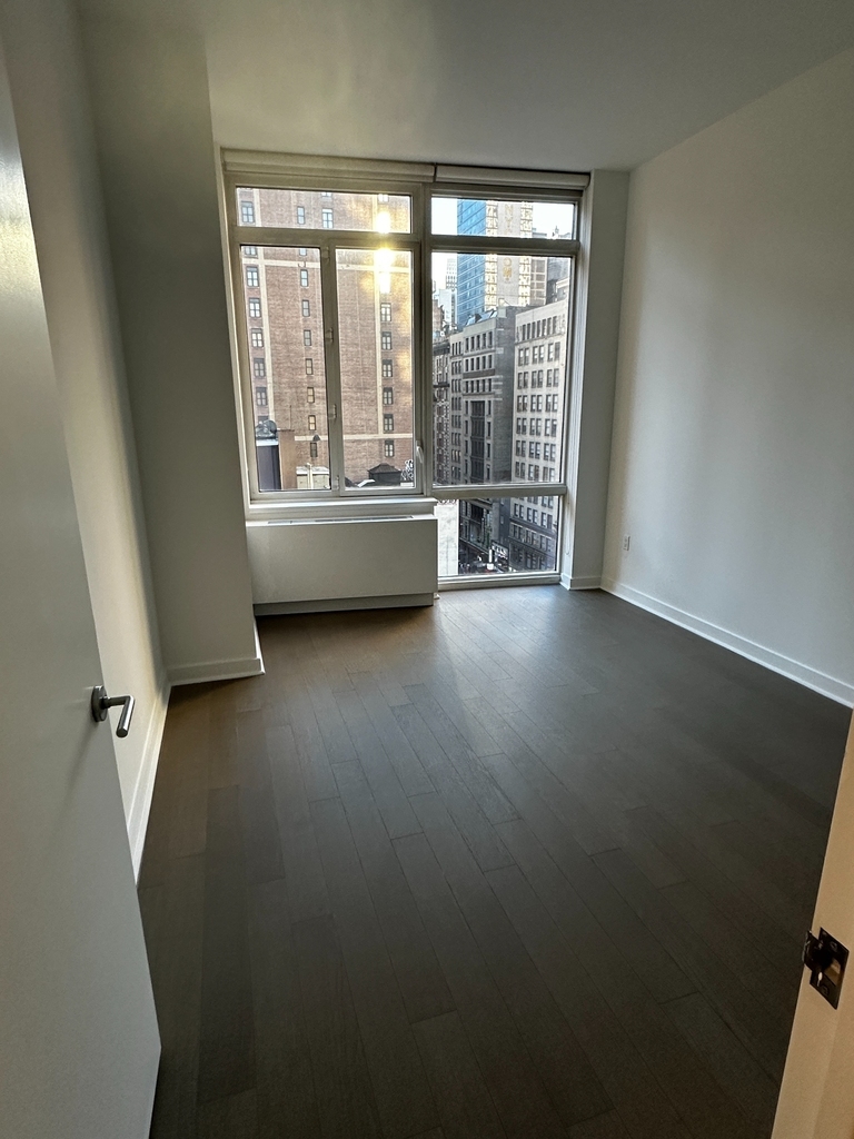 5th Avenue & E 32nd Street  - Photo 13