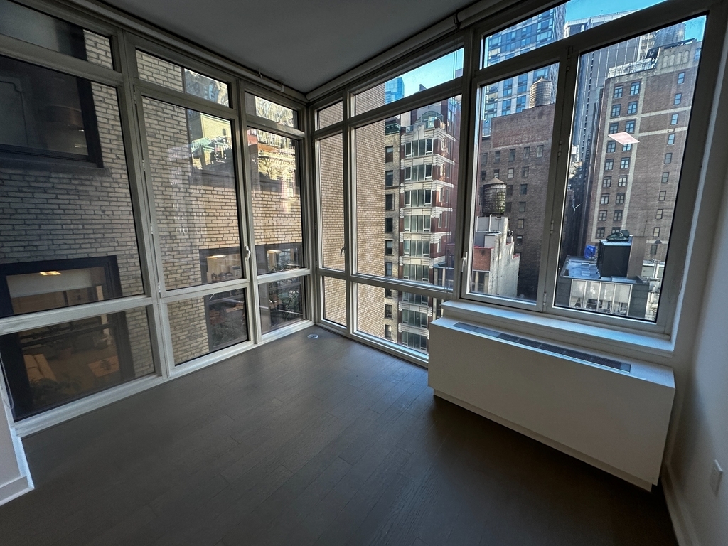 5th Avenue & E 32nd Street  - Photo 0