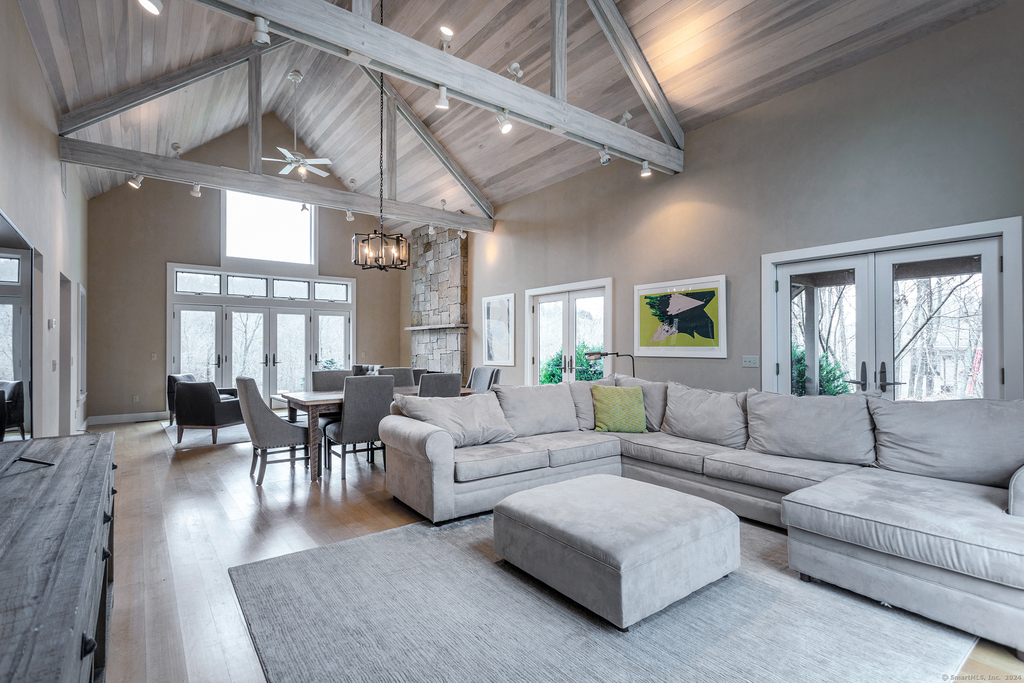8 River Bend Lane - Photo 0