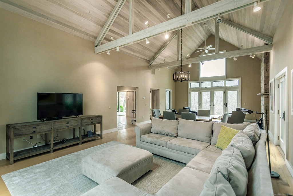 8 River Bend Lane - Photo 1