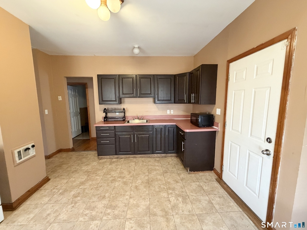 1662 Fairfield Avenue - Photo 2