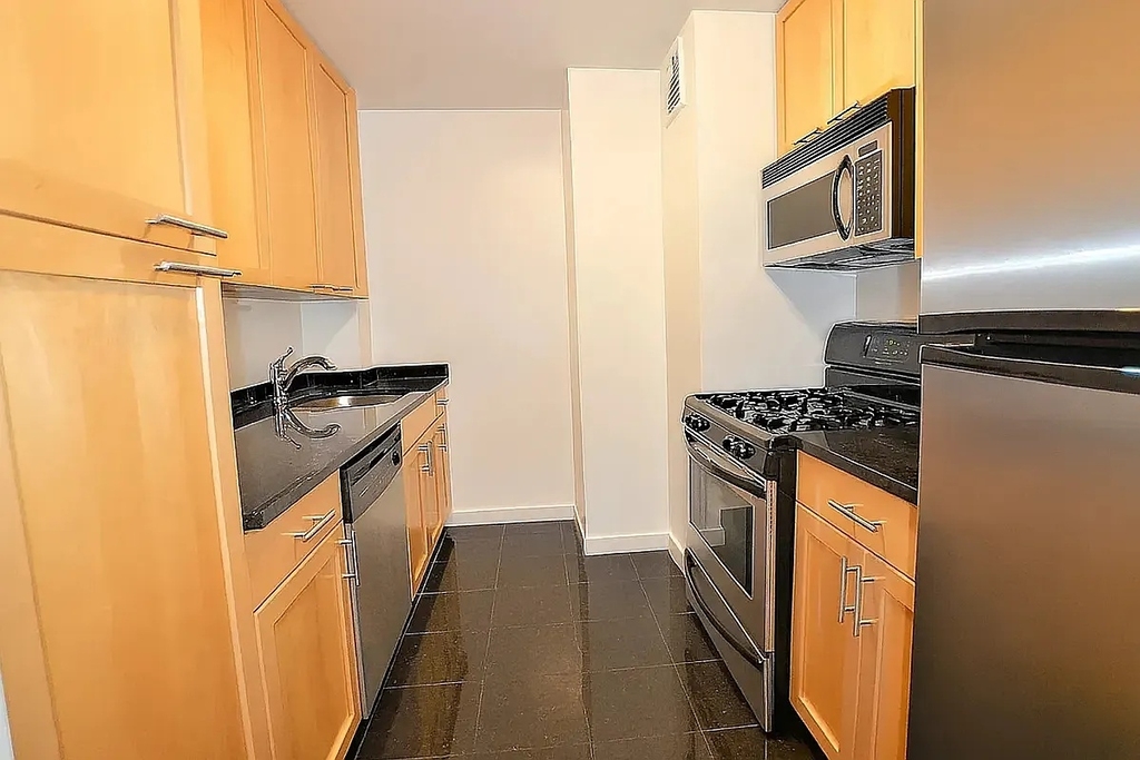 14th st - Photo 1