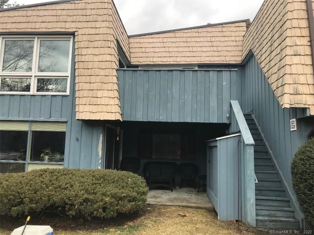 1223 Stratfield Road - Photo 2