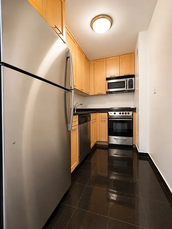 14th st - Photo 2