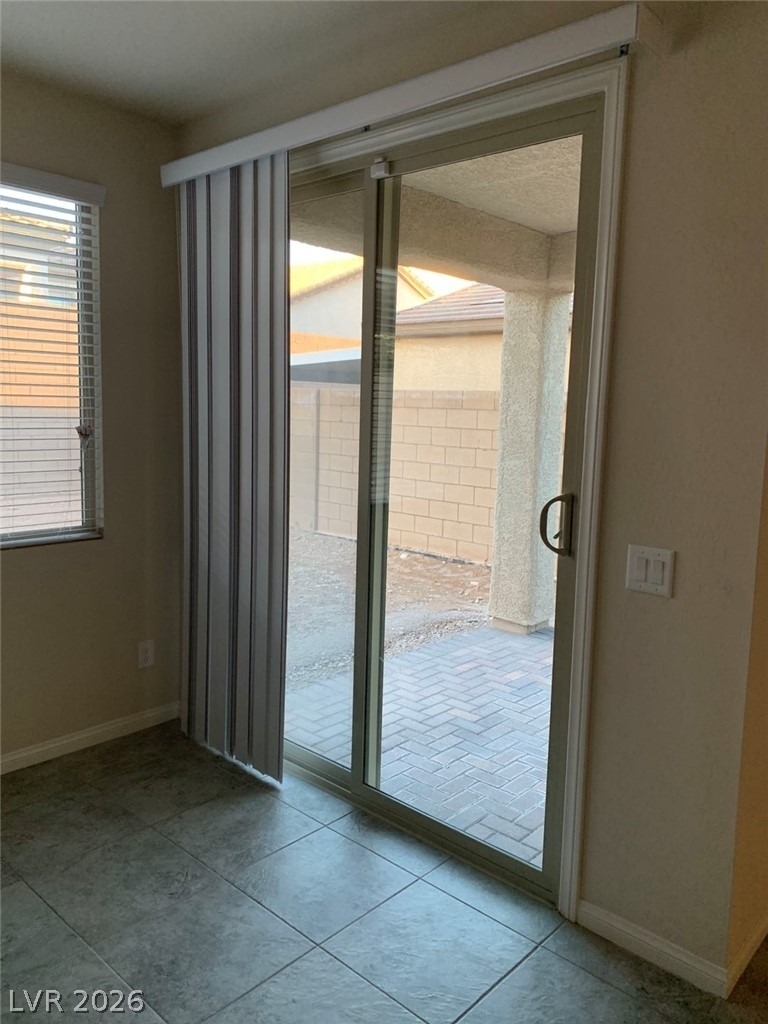 933 Kimbark Avenue - Photo 6
