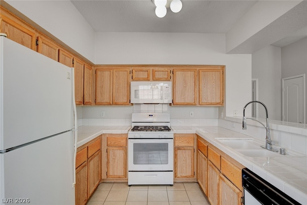7705 Himalayas Avenue - Photo 14