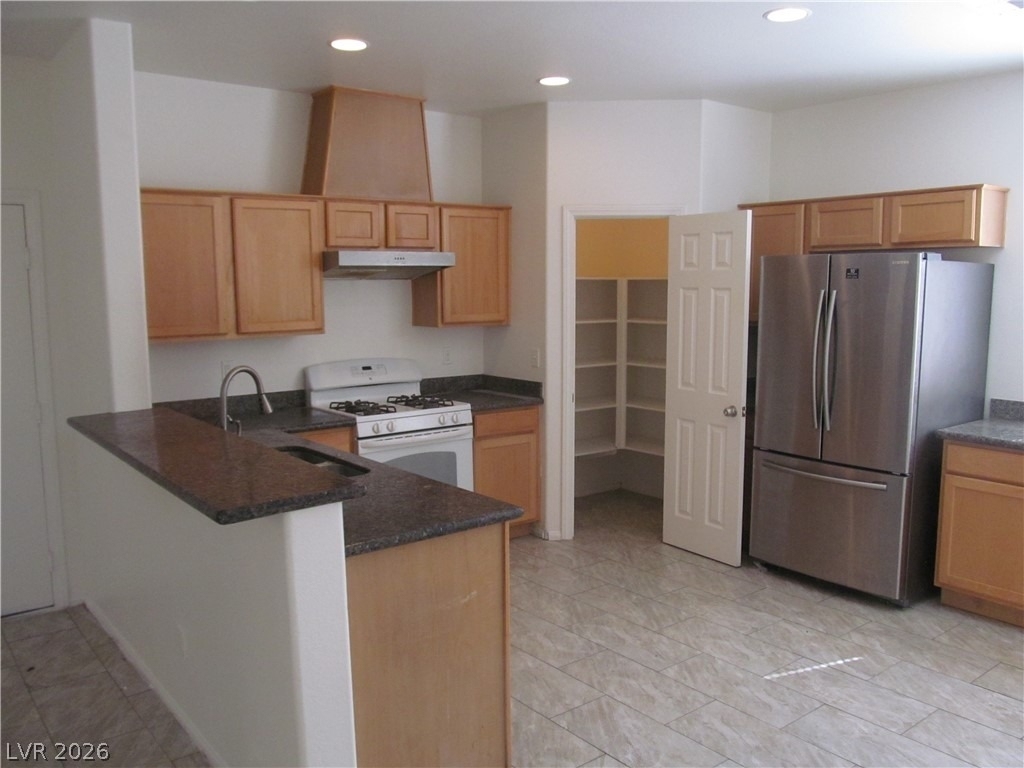 7471 Nicklin Street - Photo 3