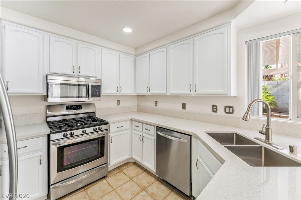9522 Arrowhead Falls Court - Photo 15