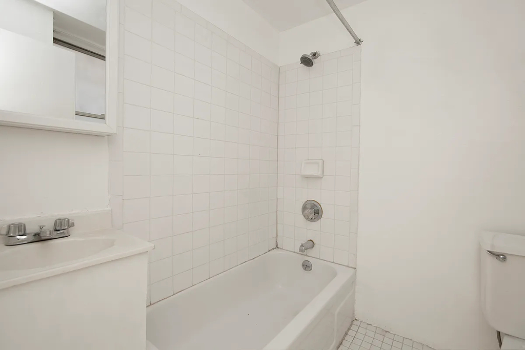 East 13th Street - Photo 3