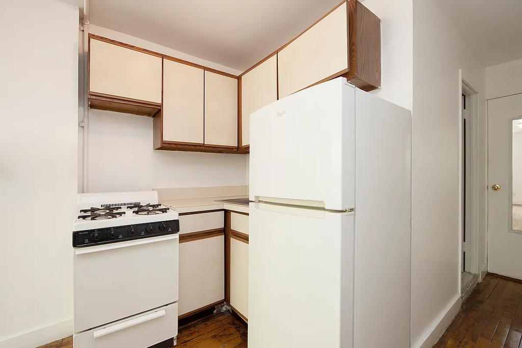 East 13th Street - Photo 2