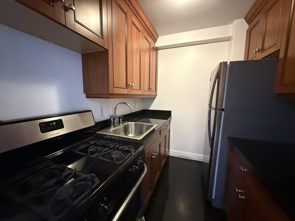 West 45th Street - Photo 1