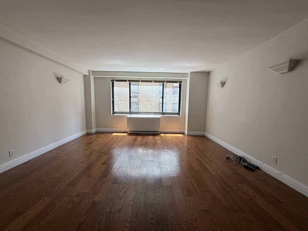 West 45th Street - Photo 0