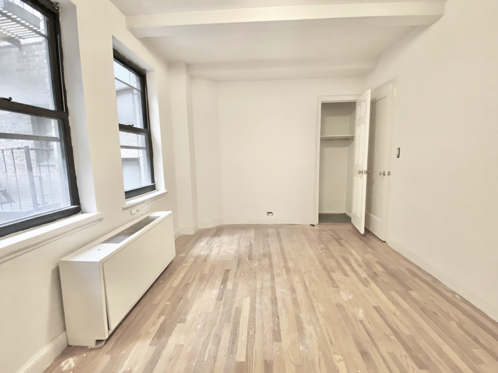 East 44th Street - Photo 14