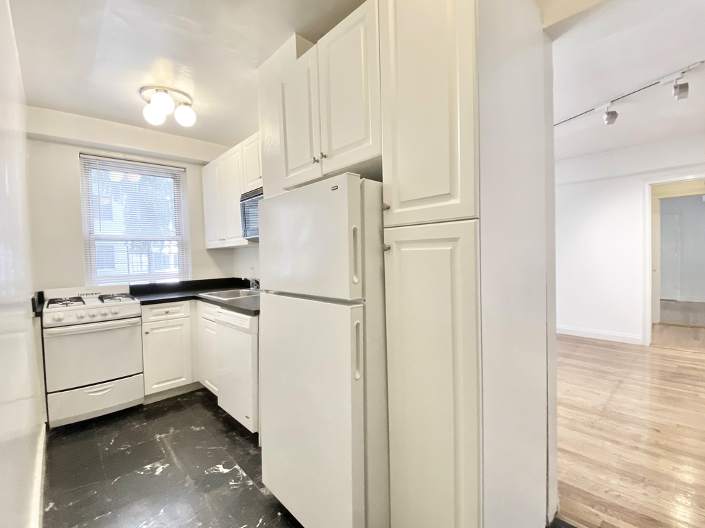 East 44th Street - Photo 6