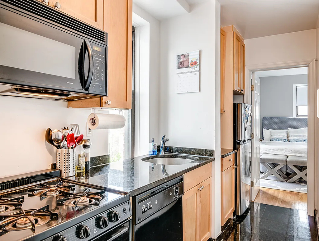East 25th Street - Photo 2