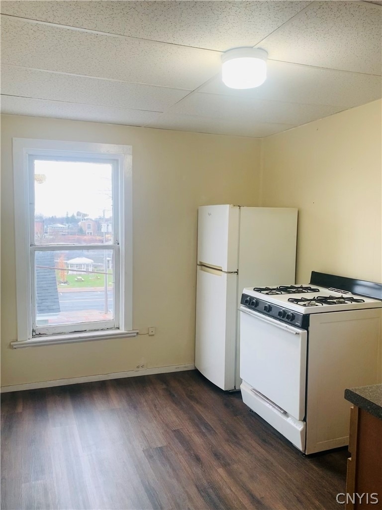 146 E 2nd Street - Photo 3