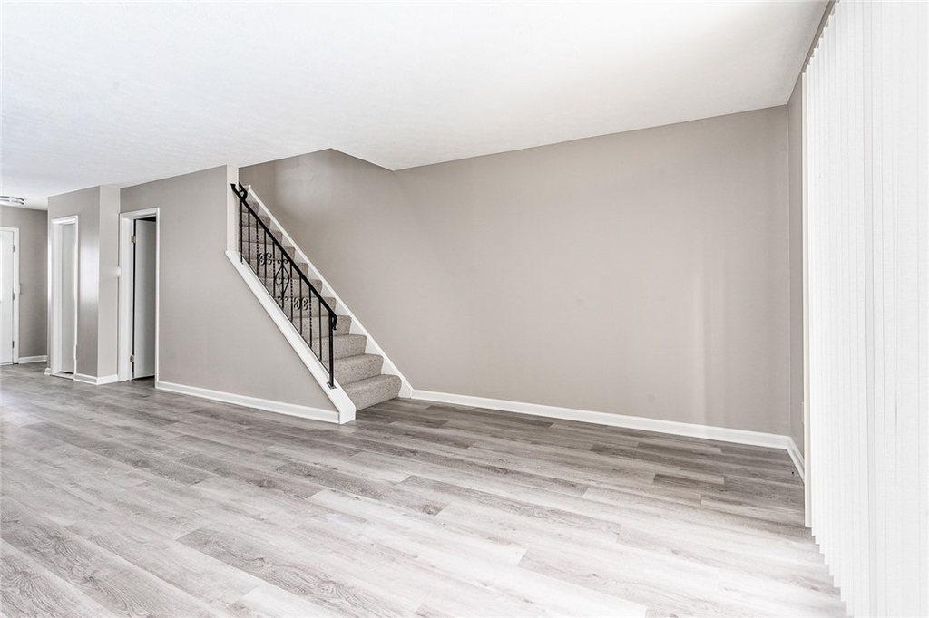 245 Chartwell Court - Photo 4