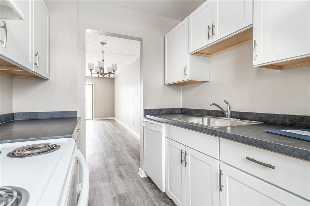 245 Chartwell Court - Photo 2