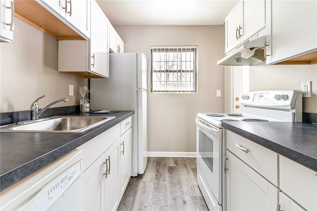 245 Chartwell Court - Photo 1