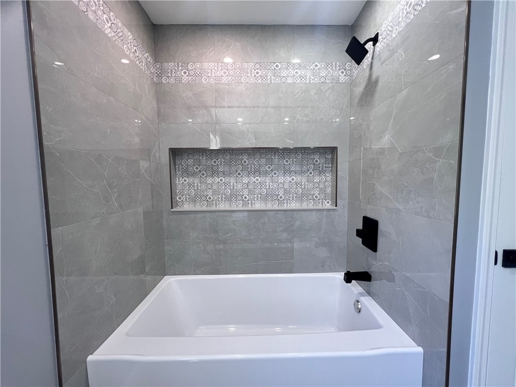 79 Evangeline Street - Photo 9