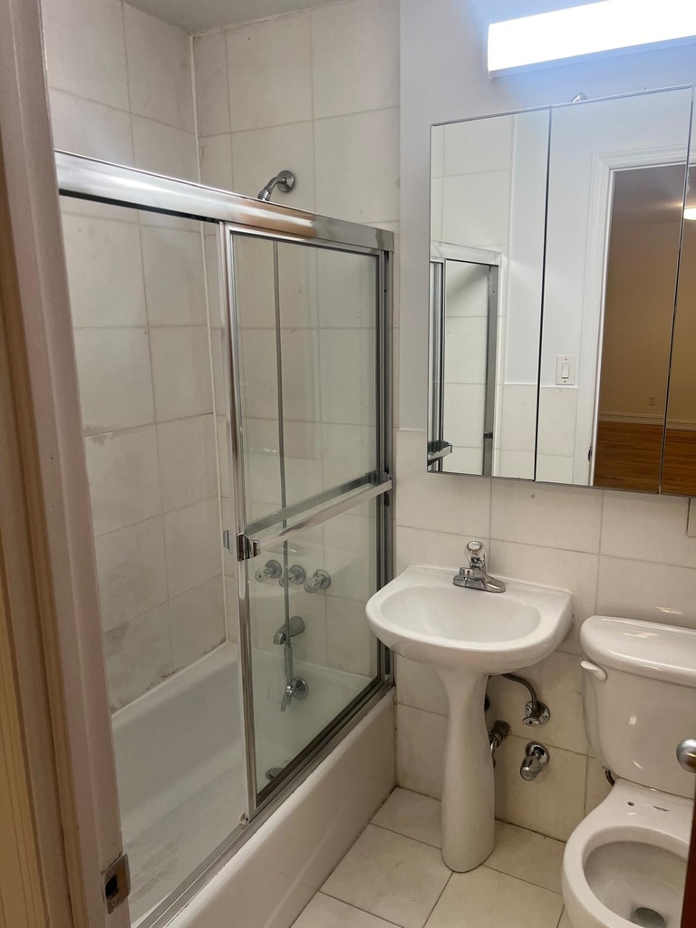 East 84th Street - Photo 8