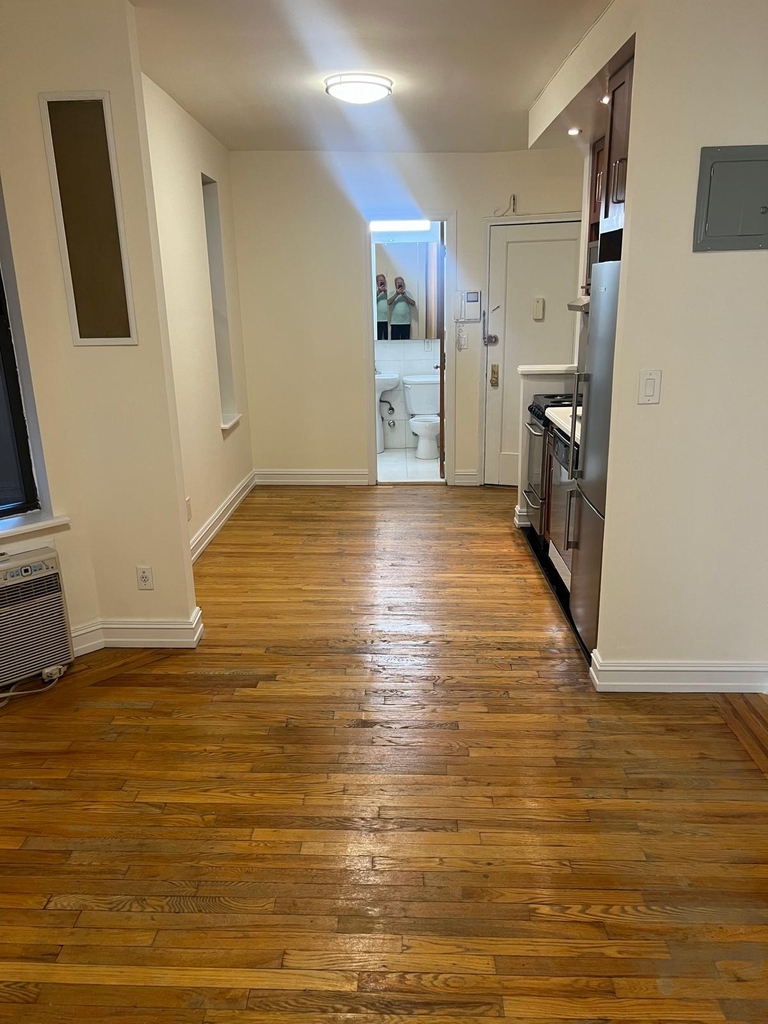 East 84th Street - Photo 4