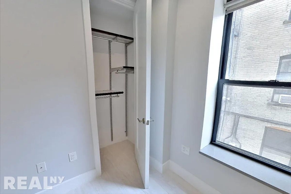 Stanton Street - Photo 5