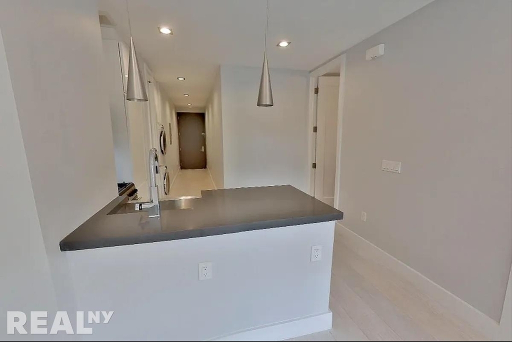 Stanton Street - Photo 1