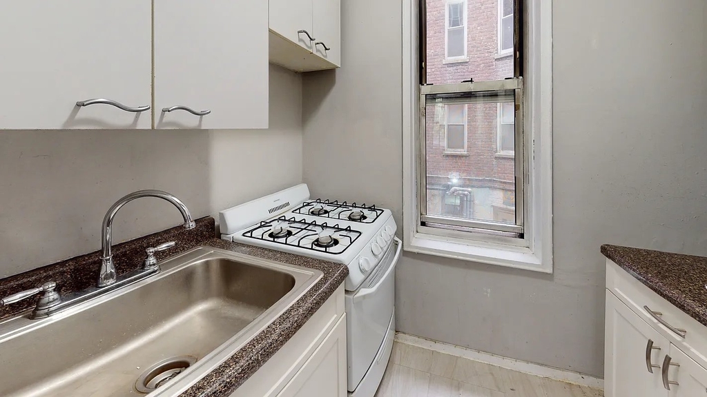 East 58th Street - Photo 2