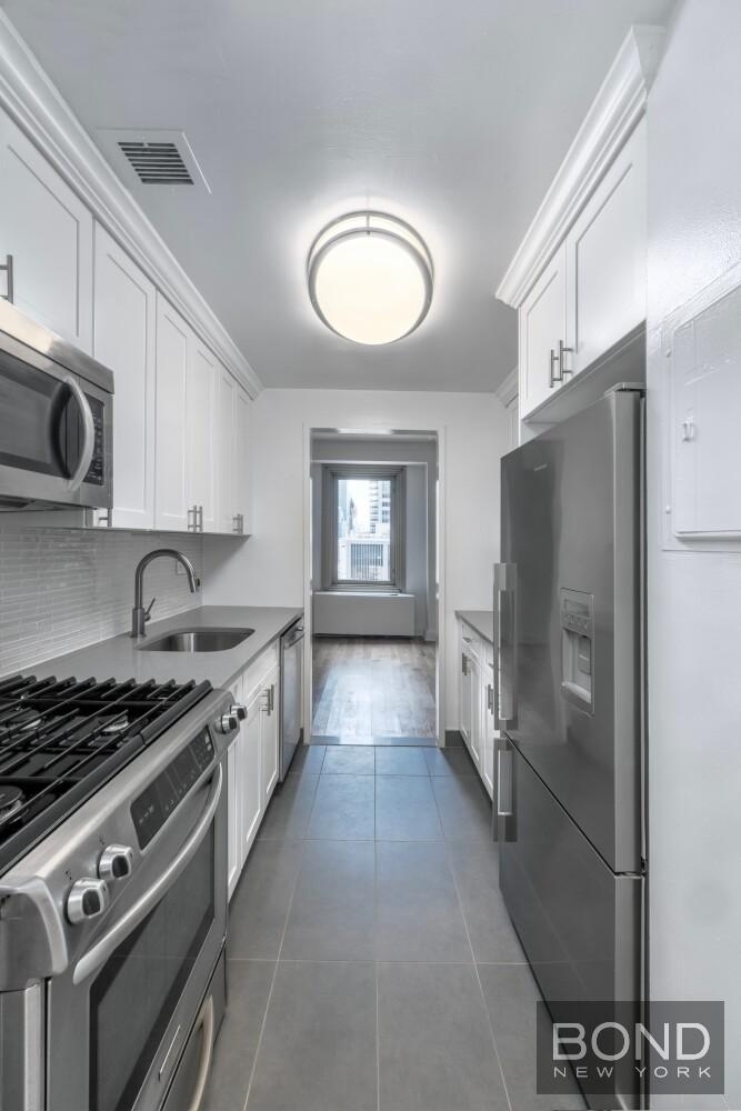 West 55th Street - Photo 5