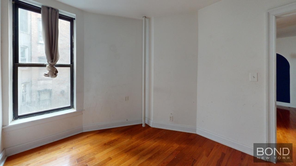York Avenue - Photo 8