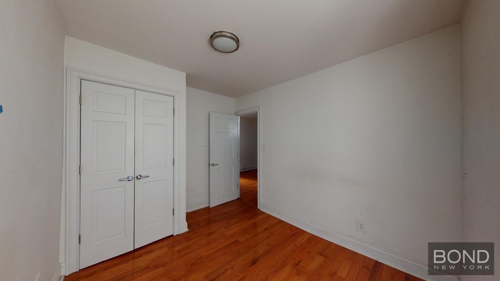 York Avenue - Photo 5
