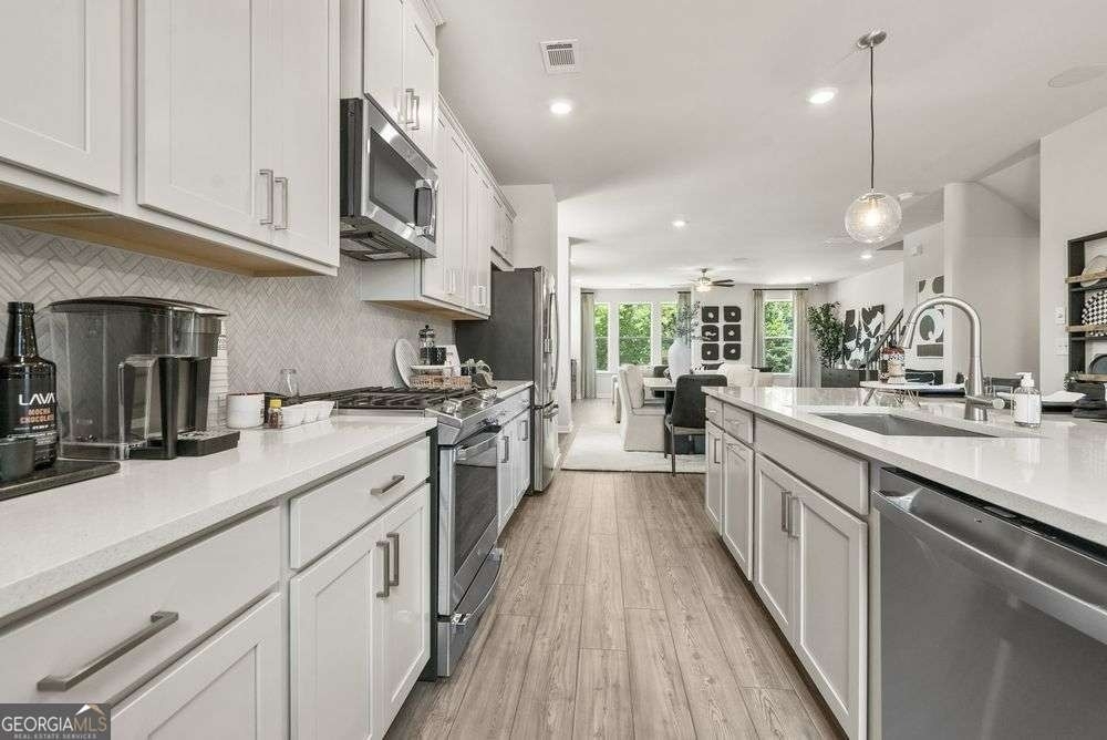 100 Holt Lane - Photo 2