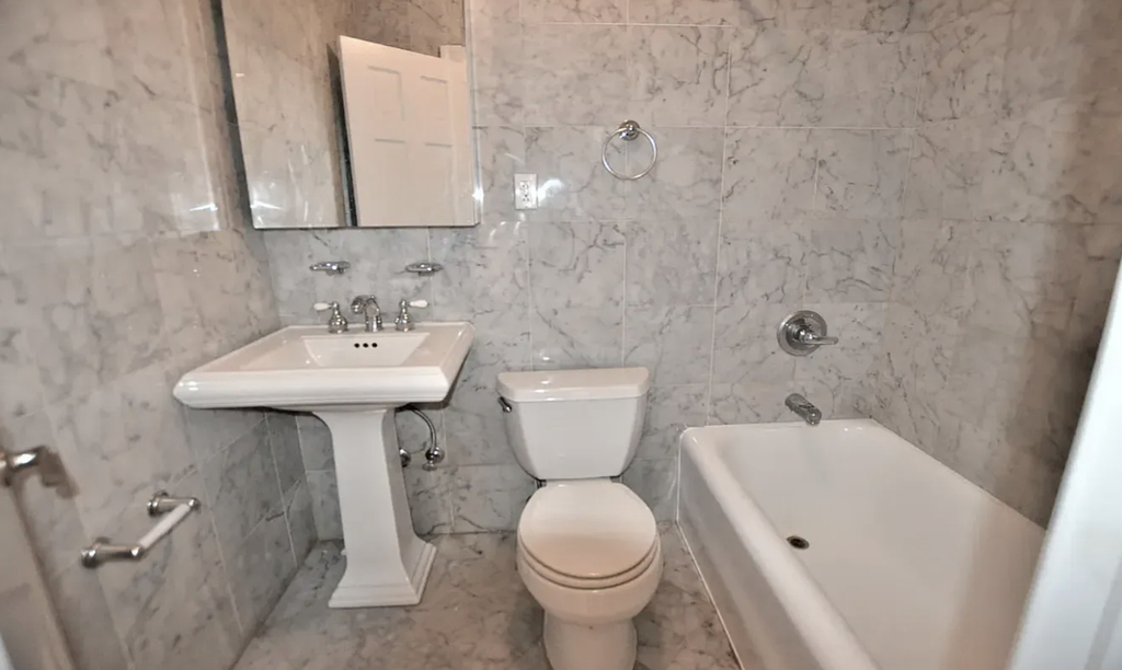 2nd Avenue - Photo 4