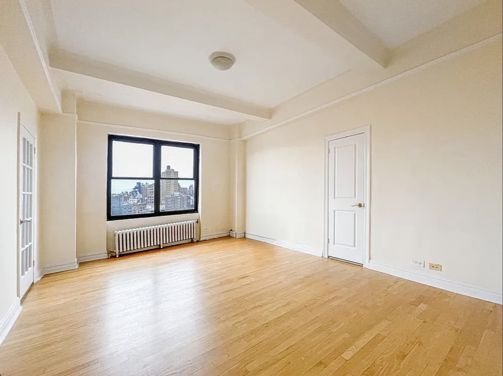 2nd Avenue - Photo 0